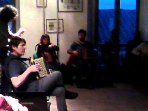 Robert Santiago anime un stage d'accordéon à Castelfidardo (Italie)