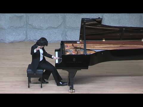 Pillho Bae plays Stravinsky/Agosti - The Firebird