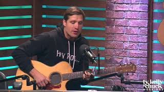 Walker Hayes Performs &quot;Beautiful&quot; Acoustic - Ty, Kelly &amp; Chuck