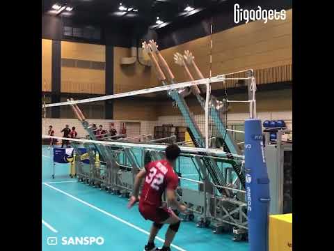 #gigadgets #robotvolleyballplayer Weird robot that trains volleyball players