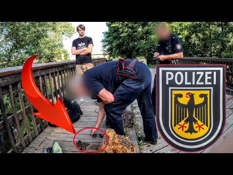 GEKLAUTE KASSE & MENSCHLICHE KNOCHEN bei SCHATZSUCHE im Fluss gefunden (Polizei beim Magnetfischen)