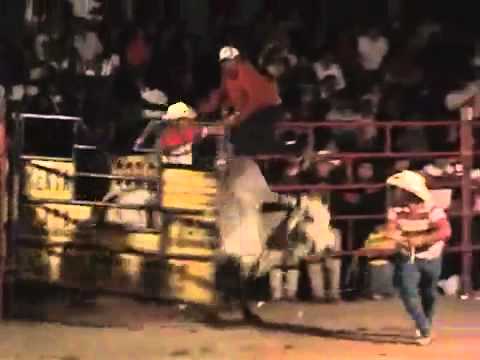 TORO BOMBON ASESINO vs JINETES DE OAXACA