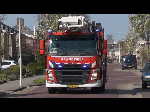 P1, Brandweer Dokkum [HW 02-4250] naar afhijsing Rûgebolstraat Dokkum