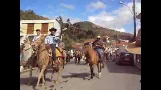 preview picture of video 'desfile de cavaleiros delfim moreira 2010'