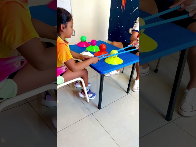 Vídeo relacionado con Hitburu Juego De Mesa Come Frijoles,Tablero De Frijoles Lanzables - Actividades Competitivas Clásicas De Escritorio Entrenamiento Motriz Fino Educativo para 2 A 4 Jugadores Familias Niños Adultos