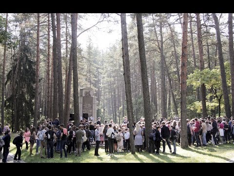 Popiežiaus Pranciškaus tyli malda prie paminklo geto aukoms pagerbti