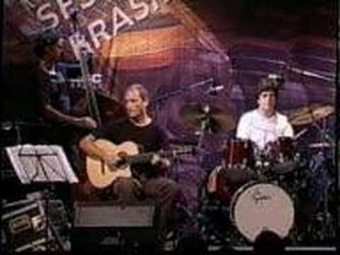 Renato Martins playing FLORA on the piano