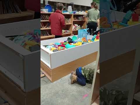 Free for All at Petone Wellington New Zealand #wellington #newzeland #freeitem #lowprice #clothes