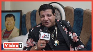 ابن شعبان عبد الرحيم يغني لوالده ويحكي قصة حبه لسماع القرآن