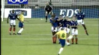 preview picture of video 'Goles - Roberto Carlos - Gol De Tiro Libre, Brasil VS Francia (1998)'