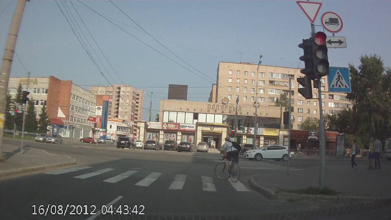 Столкновение автобуса "ПАЗ" с автомобилем "Форд" в Архангельске