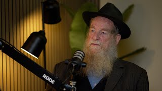 פודקאסט מיוחד | סיפור חייו של הרב איסר קלונסקי והקריאה: "חייבים אחדות פוליטית, אחרת נמחק את עצמנו" (חדשות ערוץ 7) - התמונה מוצגת ישירות מתוך אתר האינטרנט יוטיוב. זכויות היוצרים בתמונה שייכות ליוצרה. קישור קרדיט למקור התוכן נמצא בתוך דף הסרטון