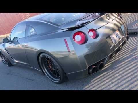 Nissan GTR w/ Full Akrapovic Exhaust (LOUD)
