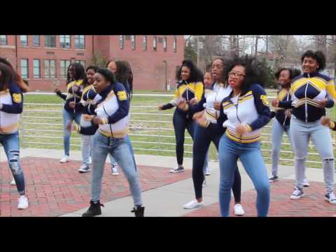 NC A&T Cheerleaders (College Cheers and chants)