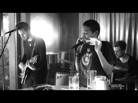 Nobody Reads jammin' on Summatime