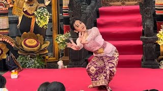Download lagu Demonstrasi Tari Condong oleh Gek Titania (Juri Sampalan Fest, Lombok) #taribali #taricondong mp3