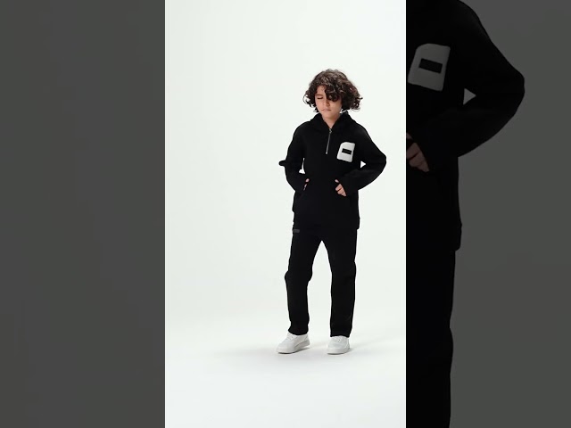 هودي بجيب أمامي أوفرسايز للأطفال للجنسين - أسود