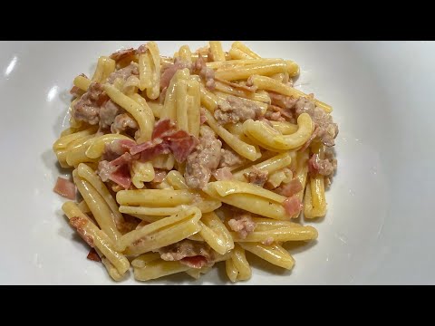 La mia Pasta con Salsiccia e speck! - la pasta dello sgarro!  *ricetta pronta in 10 minuti*