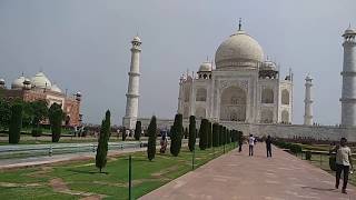 preview picture of video 'Walking towards The Taj Mahal | World Wonder | Agra | The symbol of love'