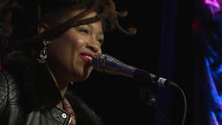 Valerie June - "Shakedown" (Live at SXSW)