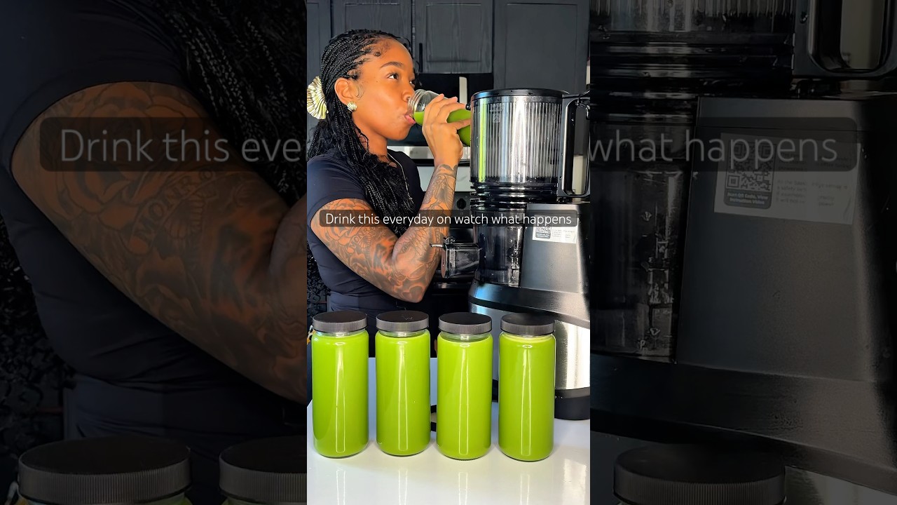 Drink This Everyday and watch what happens🍏 #greenjuice #juicing
