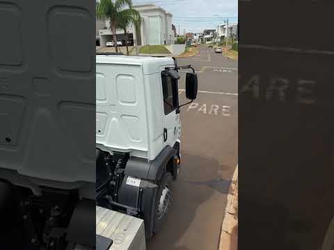 Içamento com Garfo Paleteiro – Piraguindaste Locações e Transporte