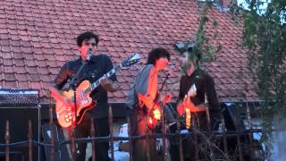 The Bloodhounds @ de Nodige Deugd Moorslede 2015 Cracking up