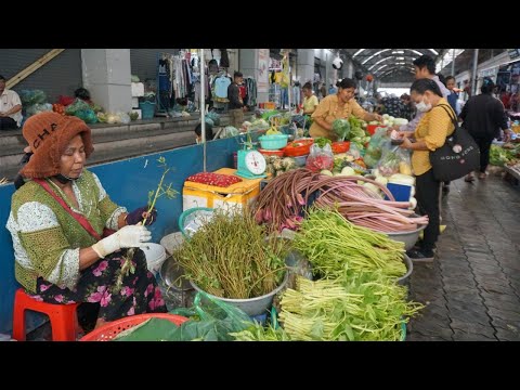 Boeng Trabek Plaza Market in The Morning - Daily Lifestyle 0f Vendors Selling Food in Town Market.
