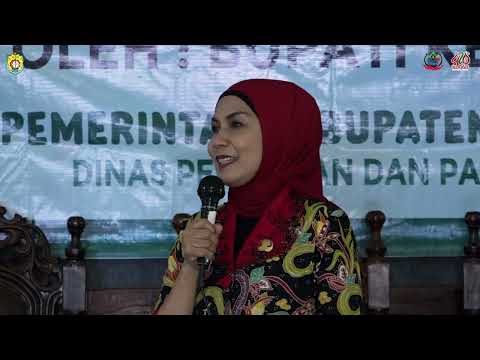 Penyerahan bantuan cadangan pangan di kelurahan karangsari Kendal