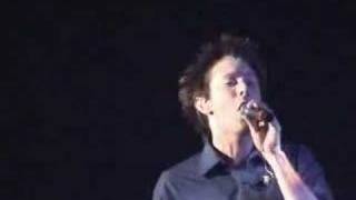 Clay Aiken and Kelly Clarkson singing Open Arms