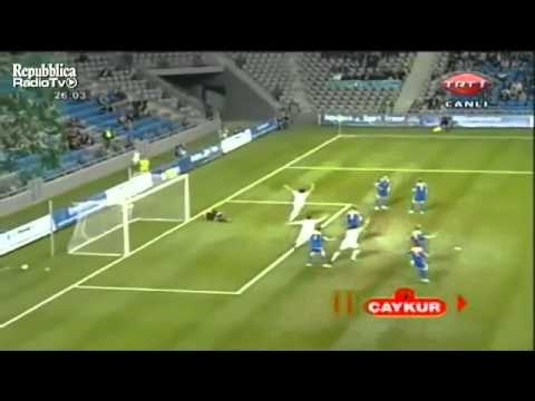 Al volo da calcio d'angolo: il capolavoro di Altintop