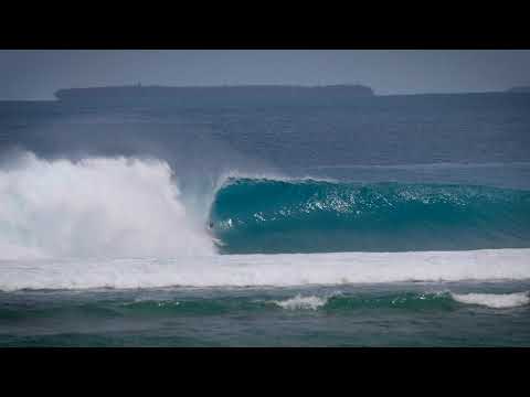 Perfect wave at Kandui