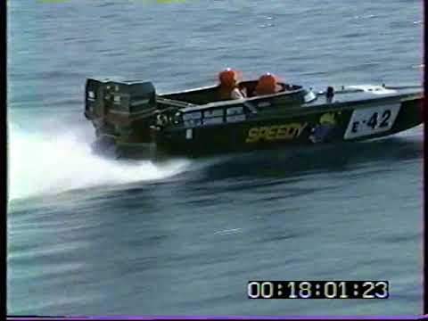 Phantom 25 Steve Baker racing boat 2x225 johnson GT in action  (part 1)