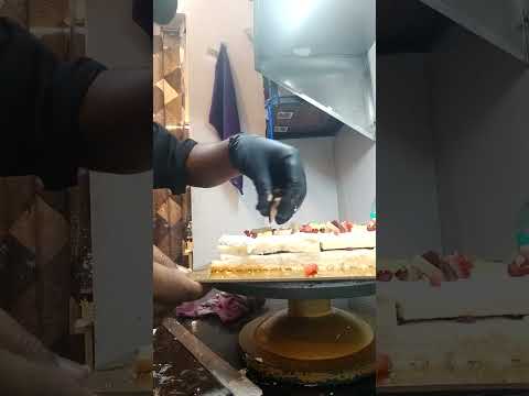 fresh fruit cake 🍓🍑🍓🍑🍑🍓