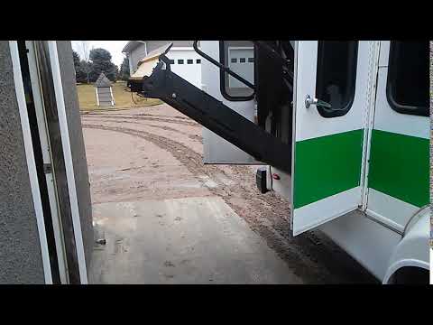 2006 Ford StarCraft ADA Wheelchair Bus