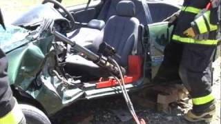 preview picture of video 'Hurst Extrication Tools Demo - Mount Jewett VFD'