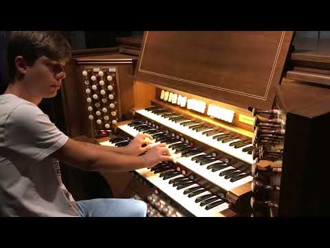 Plays at 15y the Toccata and Fugue in D Minor BWV 565 - Bach in Villa Cortese by Valentino Taormina