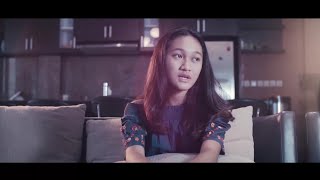 Download lagu Diah Alexa - Putus (official video klip) mp3 Download lagu Diah Alexa - Putus (official video klip) mp3