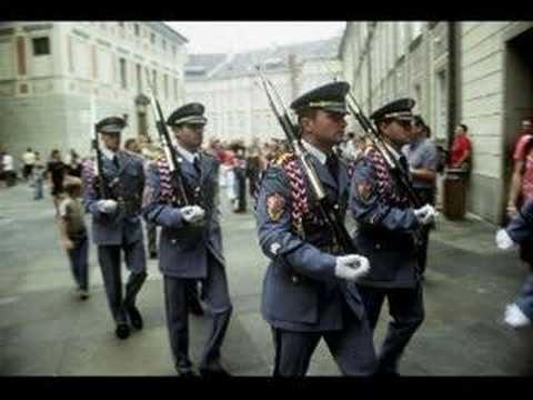 download lagu mp3 mp4 Hum Melody, download lagu Hum Melody gratis, unduh video klip Hum Melody