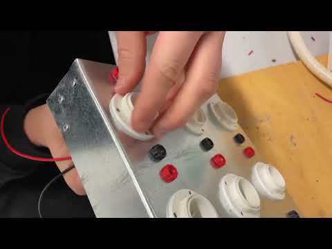 ELEKTROMEKANIK BOXEN | LÖDNING OCH LAMPMONTAGE