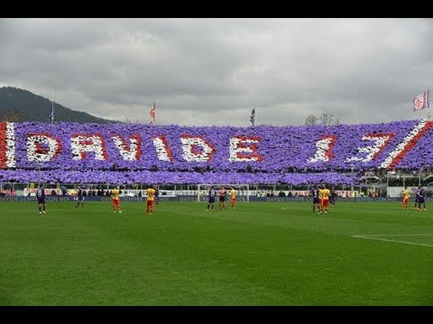 The players pay tribute to Davide Astori in the 13th minute