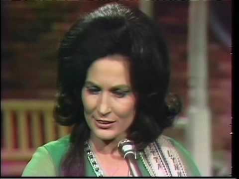 Loretta Lynn - Saint To A Sinner