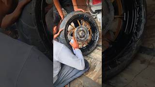 Download lagu Yamaha R15 V4 Matte Black 2 dimodifikasi dengan Velg/Pelek Alloy Hitam (SATU-SATUNYA DI INDIA) 🖤🤑 #r15v4 mp3