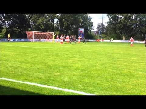 Leerdam Sport'55 1 - Heukelum 1, Pieter Marten Hoekstra vraagt om een strafschop