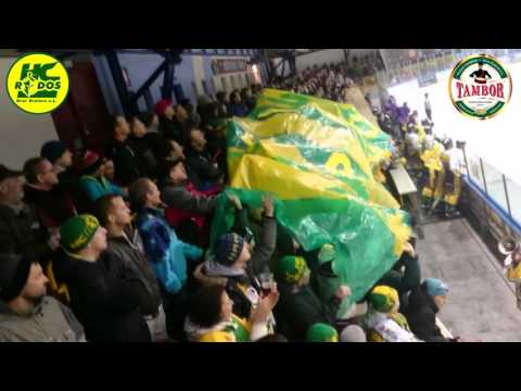 Atmosféra v kotli fanklubu HC Rodos (1. zápas play-off 2. 3. 2016)