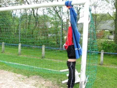 Sportdag F.C. Den Helder Spijkerbroek hangen