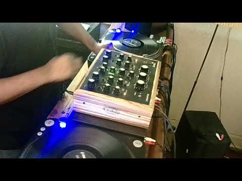 Mix with Traktor and the Omnitronic TRM-402