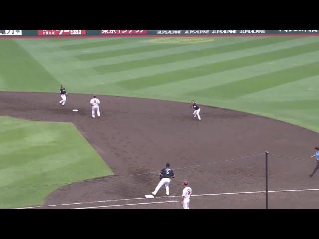 【3回裏】ホークス・川瀬晃 強烈な打球をナイスキャッチ!! 2025年7月12日 東北楽天ゴールデンイーグルス 対 福岡ソフトバンクホークス