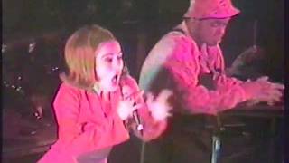 Deee-Lite &quot;Groove Is In the Heart&quot; Live May 1990 NYC