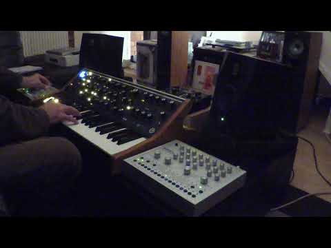 Moog Subsequent 37 / Acidlab Drumatix / Acidlab Bassline 3 / Fusionbox ~ Live Keys / Hardware Jam